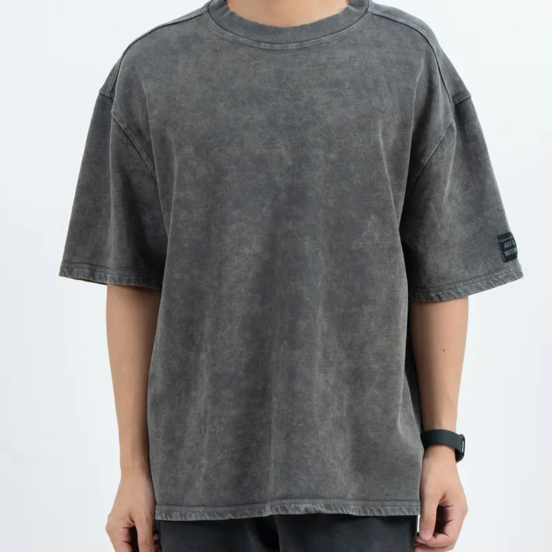 Antraciet oversized T-shirt met gemêleerd, vervaagd effect en label op de mouw