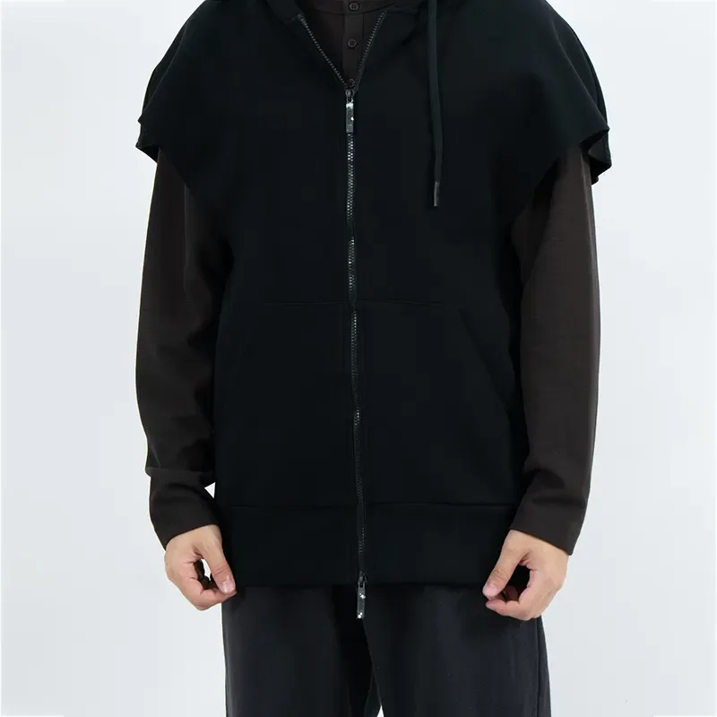 Mouwloze hoodie met ritssluiting, verlengde schouders en gespleten voorzakken