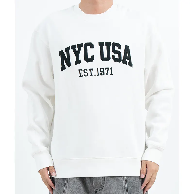 Wit sweatshirt met ronde hals en borstletters in Varsity-stijl