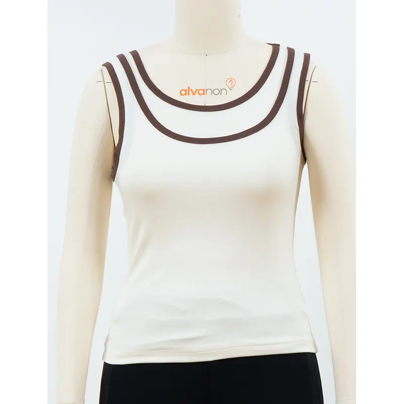 Witte tanktop met dubbele bruine halslijn